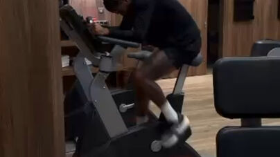 St. Juste mostra-se a trabalhar sozinho