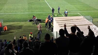 José Mourinho 'mirou' adeptos do Rio Ave após provocações... e depois voltou ao relvado