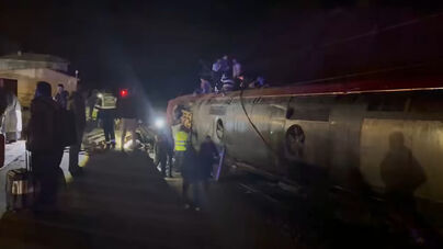 Dois comboios de alta velocidade descarrilam em Espanha