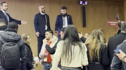 Aplausos e... muitas vaias: selecionador do Senegal chegou à conferência e jornalistas marroquinos deixaram a sala