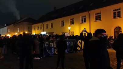 A festa dos adeptos do FC Porto no cortejo até ao Estádio do Viktoria Plzen