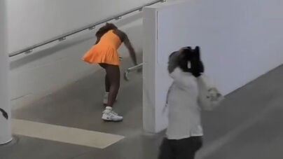 Coco Gauff descarrega a fúria na raqueta após ser eliminada do Open da Austrália 