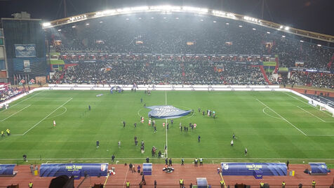 Charles ajoelhado na baliza, Beni atravessa relvado de joelhos e Nélson Oliveira com nova provocação: o final do V. Guimarães-Sp. Braga 
