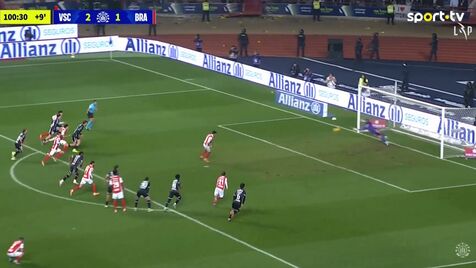 Charles monumental: o momento em que o guardião do V. Guimarães defende o penálti de Zalazar nos descontos