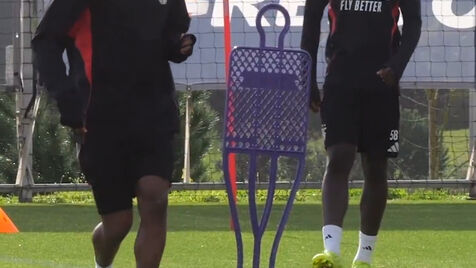 Benfica fecha preparação para o clássico: as imagens do último treino antes da viagem para o Porto 98 caractéres