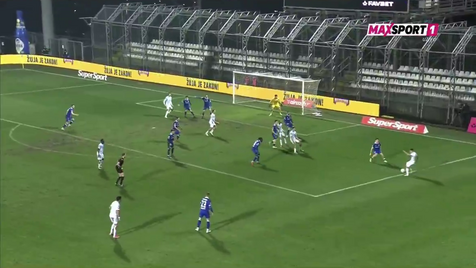 O grande golo de trivela de Tiago Dantas no Rijeka-Slaven Belupo