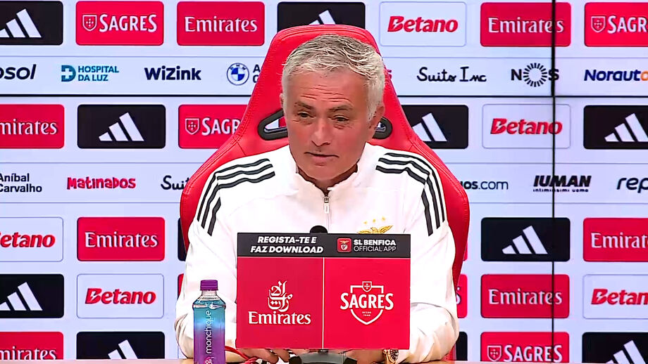 Treinador do Benfica responde aos rumores de mercado