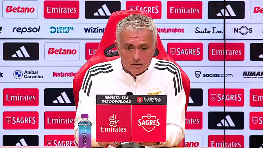 Treinador do Benfica faz uma autoavaliação positiva da primeira metade da época, referindo que os rivais se têm superado