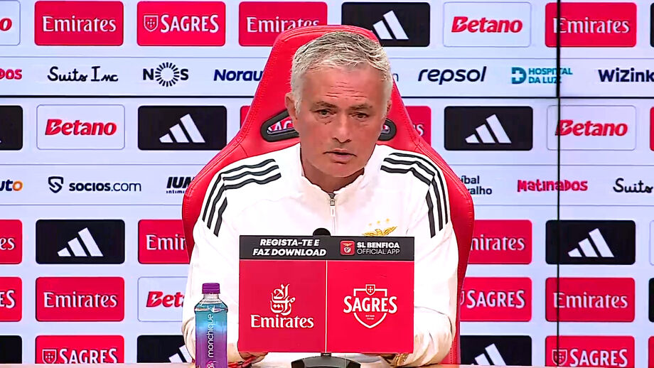 O técnico do Benfica que alguns jogadores terão de sair obrigatoriamente para terem minutos