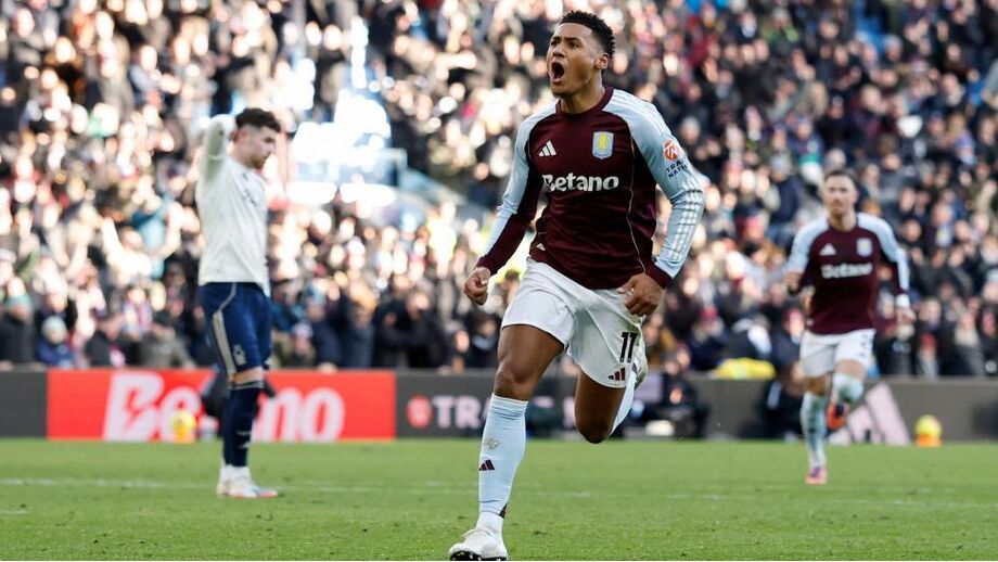 Ollie Watkins, do Aston Villa, celebra golo frente ao Nottingham Forest