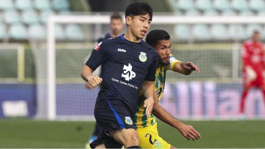 Bebeto em ação durante o Tondela-Alverca