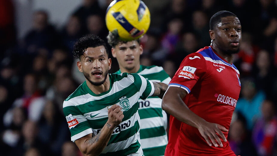 Pontapé de Suárez foi reportado aos delegados do jogo, Rodrigo Viana e Tiago Almeida