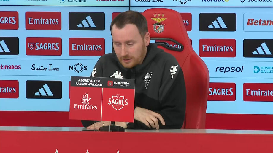 Treinador do Estoril deixa muitos elogios ao técnico do Benfica
