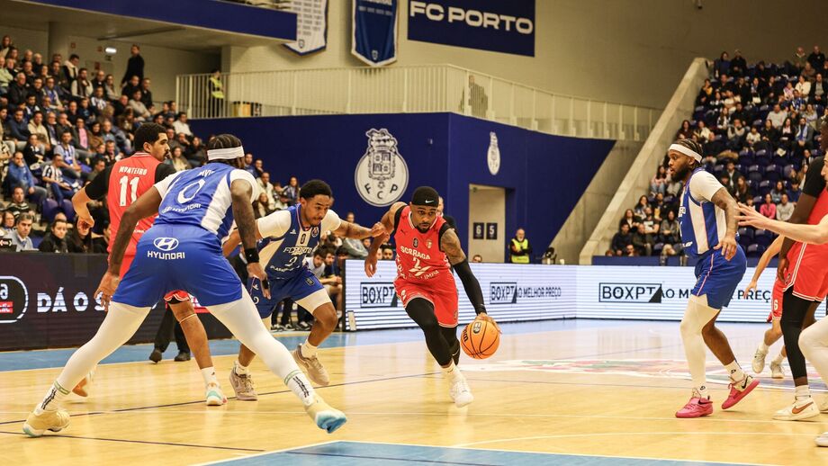 FC Porto vence Sp. Braga com Corey Allen como melhor marcador.
