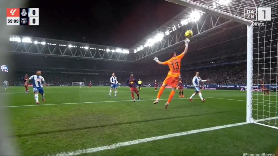 Defesa fantástica de Joan García frente ao Espanhol