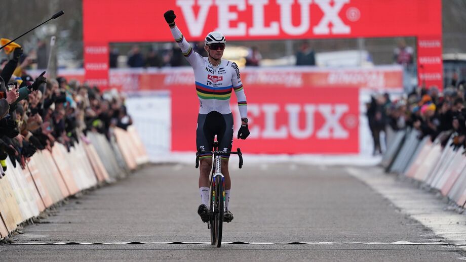 Ven der Poel celebra