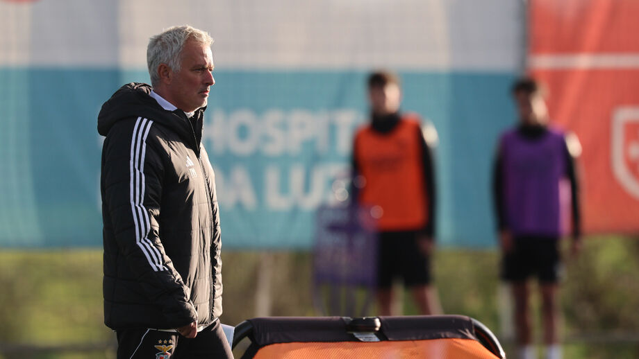 Mourinho a orientar treino do Benfica