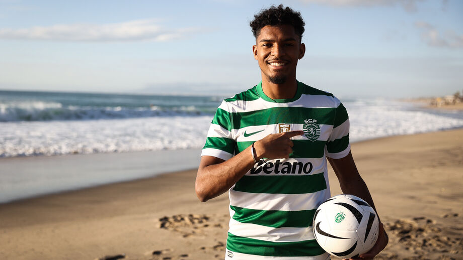 Luis Guilherme mostrou-se com a camisola nos areais da Costa da Caparica