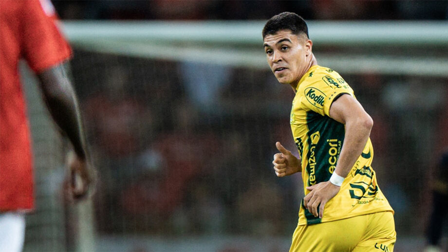 Roni, reforço brasileiro, aguarda oficialização pelo AVS SAD em Portugal