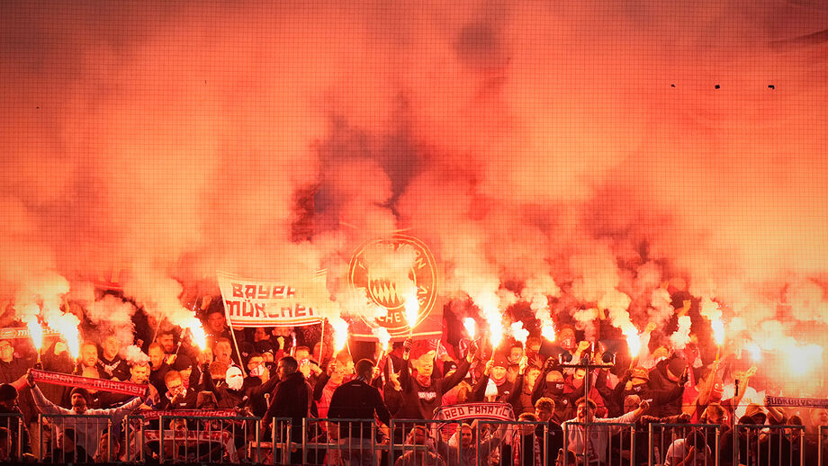 Bayern pondera fechar bancada após multas da UEFA