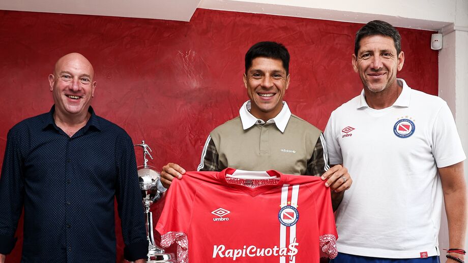 Enzo Pérez reforça o Argentinos Juniors aos 39 anos