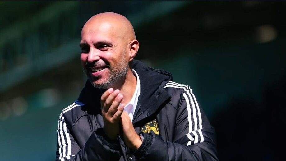 Nuno Correia, diretor do Lourosa, sorri e aplaude o projeto