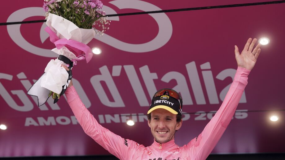 Simon Yates, ciclista, termina a carreira aos 33 anos