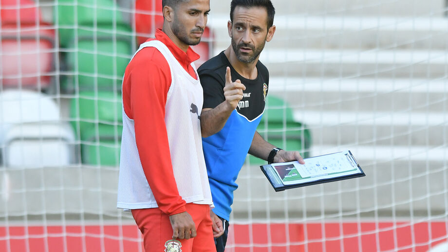 Miguel Moita (à direita), treinador do Marítimo