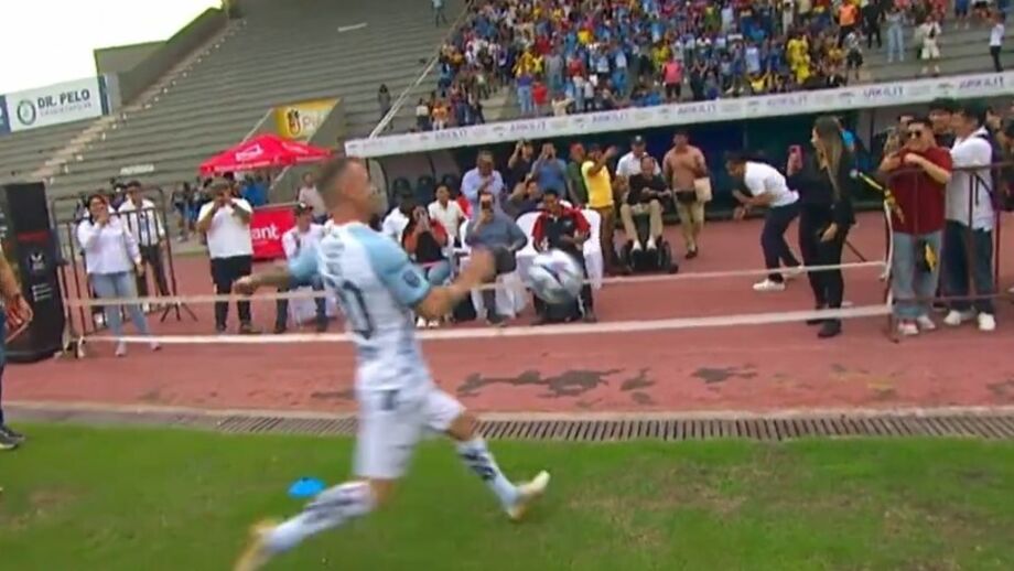 Damián Díaz assinou pelos equatorianos do Guayaquil City e deu nas vistas na primeira aparição