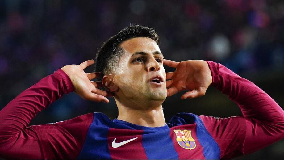 João Cancelo representou o Barcelona na temporada 2023/2024