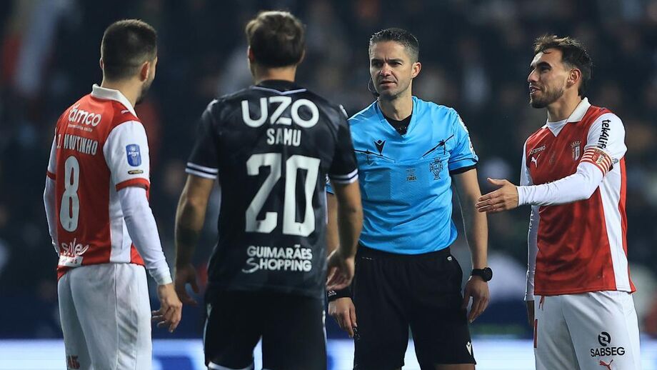 Penálti por mão na bola bem assinalado? Houve falta na área sobre Victor Gómez? Os casos do V. Guimarães-Sp. Braga