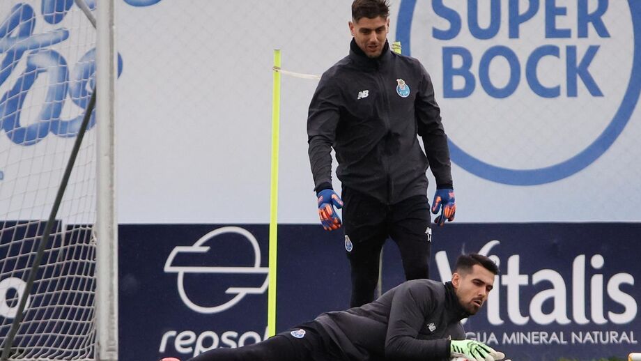 Cláudio Ramos pode substituir Diogo Costa no clássico 