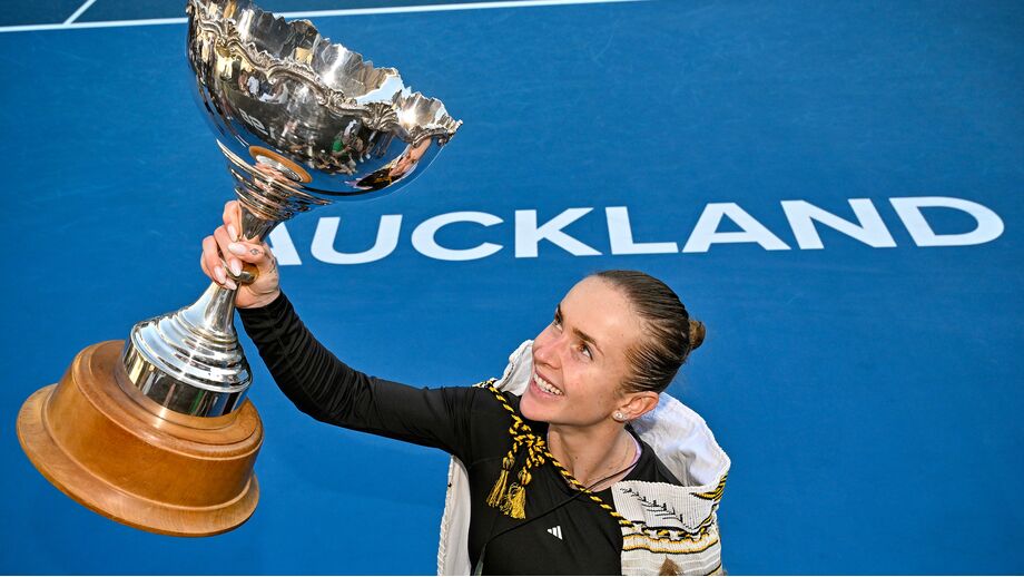 Elina Svitolina ergue troféu em Auckland