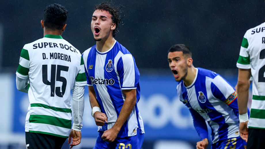 João Teixeira comemora frente ao Sporting B