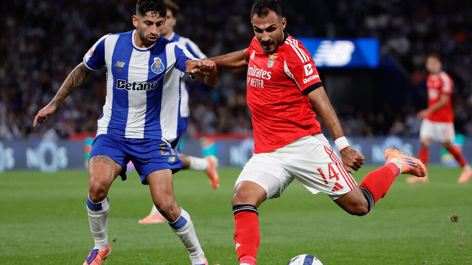 Alan Varela com Pavlidis no 0-0 da 1.ª volta do campeonato