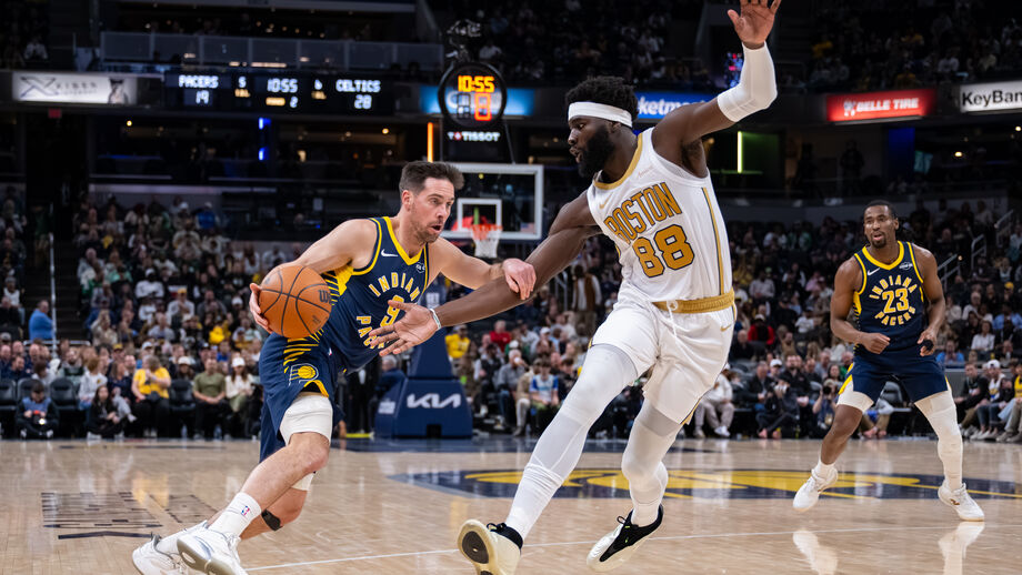 Neemias Queta em ação frente aos Indiana Pacers