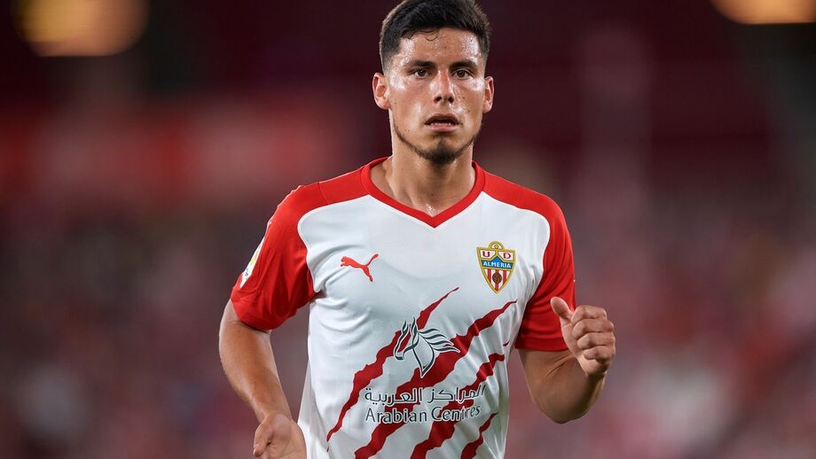 Robertone reforça o Vélez por empréstimo do Almería