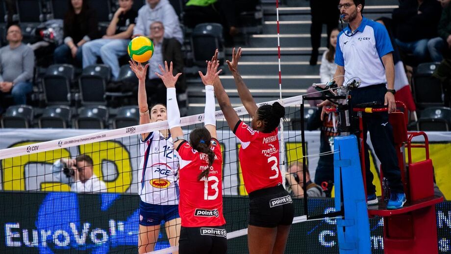 Benfica perde na Polónia contra o ŁKS Commercecon na Liga dos Campeões