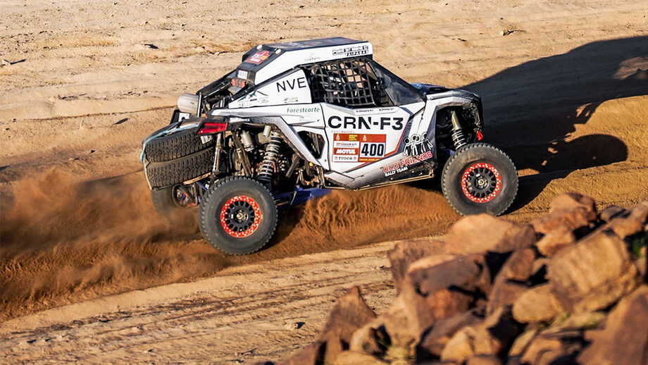 Alexandre Pinto abandona prova devido a problemas mecânicos.
