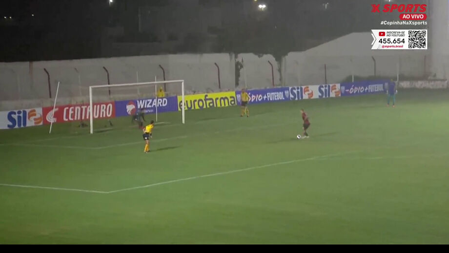 João Henrique, do Sport, tem apenas 16 anos... mas a coragem está toda lá