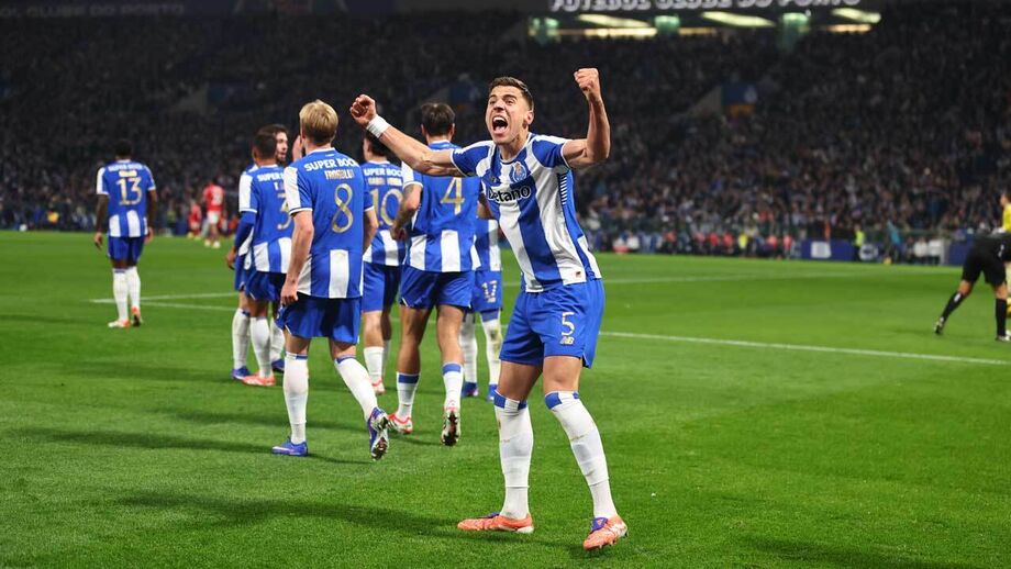 Jan Bednarek marcou ao Benfica