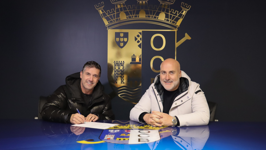 Rui Neto ao lado de Hugo Ricardo, presidente do OC Barcelos