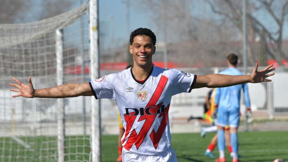 Etienne Eto'o, filho de Samuel Eto'o, junta-se ao Villarreal CF