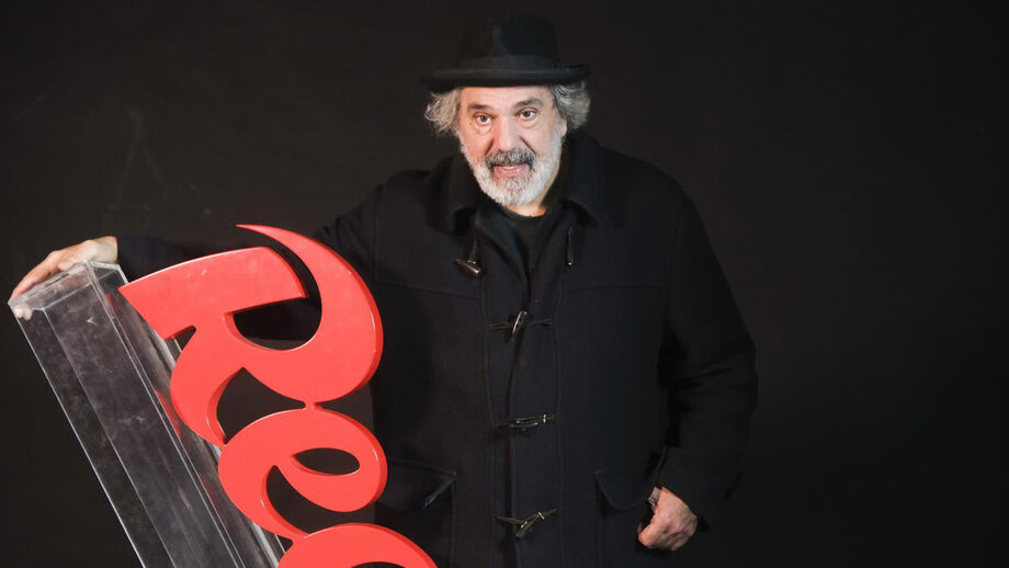 Manuel João Vieira abre o livro em entrevista a Record