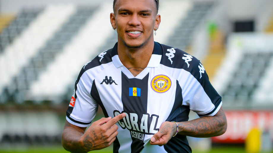 Reforço apto a ser tilizado