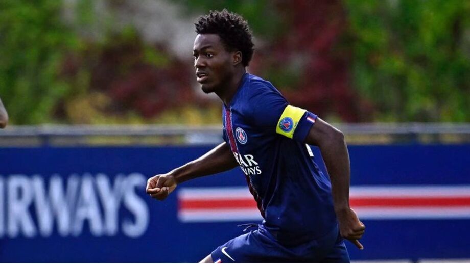 Eddy Doué representa os sub-21 do PSG