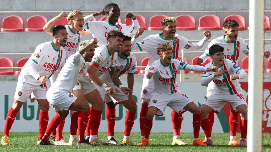 Jogadores do Marítimo a celebrar 