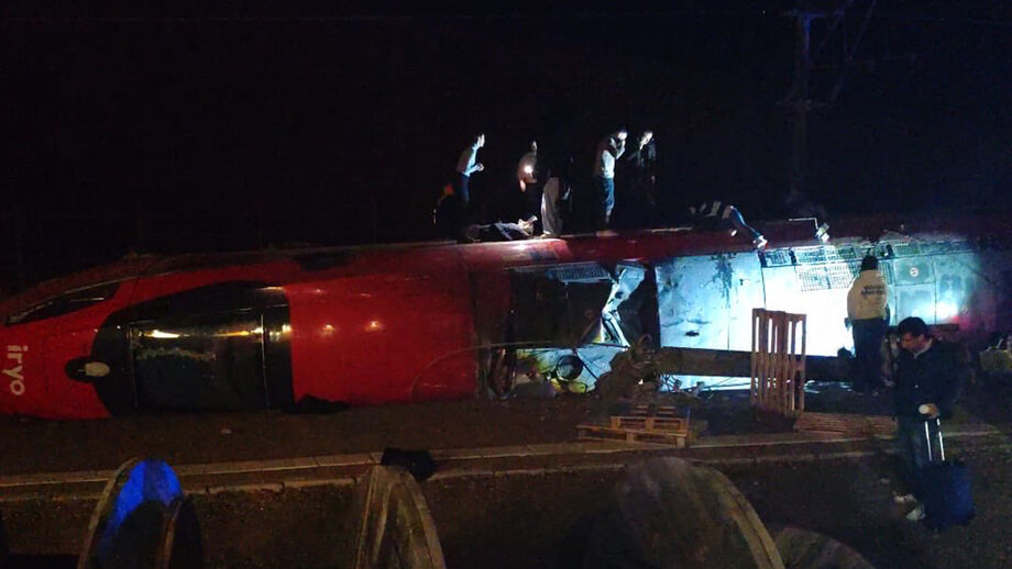 Descarrilamento de comboio de alta velocidade em Espanha