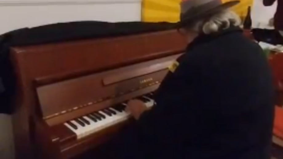 Candidato presidencial anunciou que queria ir cedo para a cama porque "segunda-feira trabalha-se"