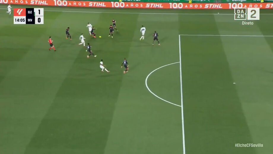 Elche empatou diante do Sevilha com assistência de Martim Neto